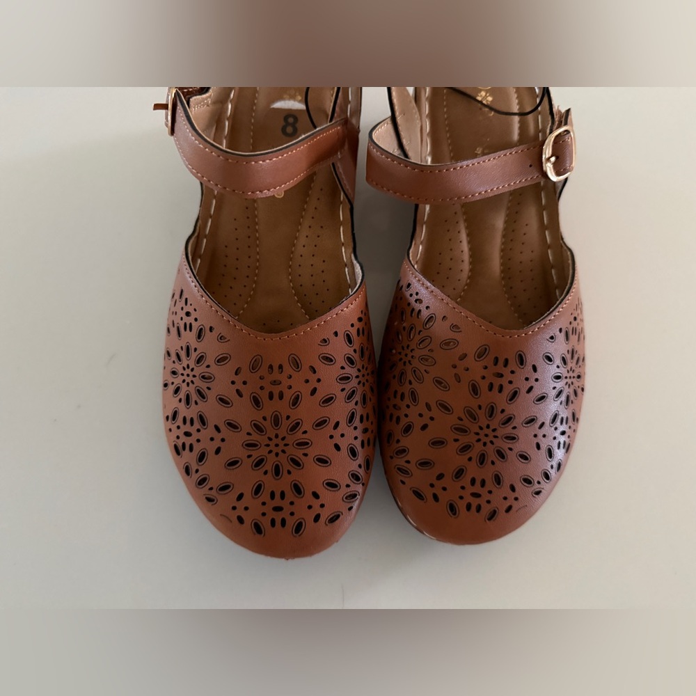 ARITZIA BRAND NEW! Brown Laser-Cut Women's Shoes